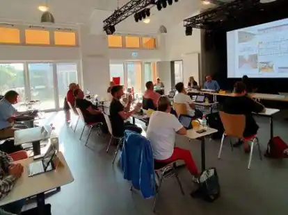 Im Norder Jugend- und Sozialausschuss ist am Mittwoch eine Baukostenplanung f&uuml;r einen neuen Reitstall vorgestellt worden, der die abgerissene Anlage in Bargebur ersetzen soll. Seitens der Politik gab es daf&uuml;r heftige Kritik &ndash; die veranschlagten 1,3 Millionen allein f&uuml;r den Stall seien viel zu teuer.