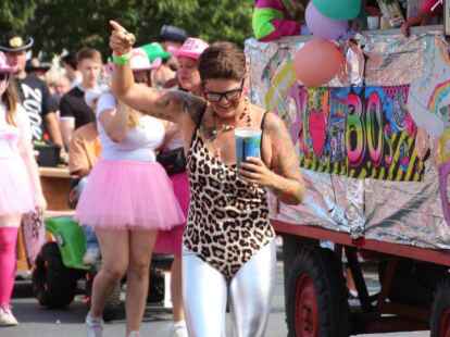 Festumzug zum 390. Ovelg&ouml;nner Pferdemarkt