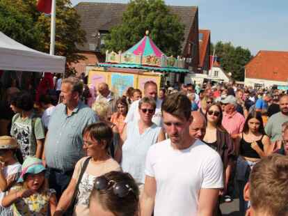Festumzug zum 390. Ovelg&ouml;nner Pferdemarkt