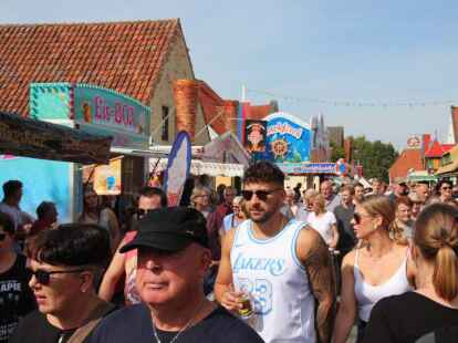 Festumzug zum 390. Ovelg&ouml;nner Pferdemarkt