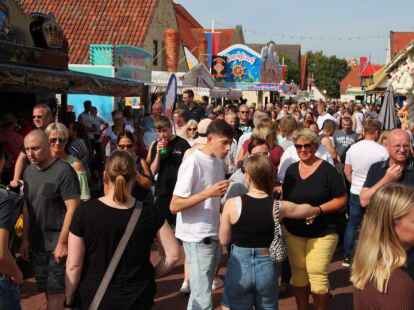 Festumzug zum 390. Ovelg&ouml;nner Pferdemarkt