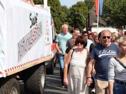Festumzug zum 390. Ovelg&ouml;nner Pferdemarkt