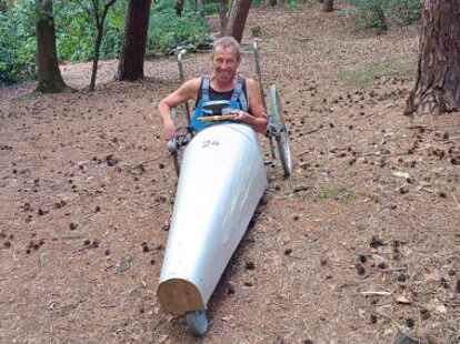 Dieter Cording nimmt am Seifenkistenrennen in D&ouml;tlingen teil. Sein Teamkollege sieht in ihm den &bdquo;Geheimfavoriten&ldquo;.