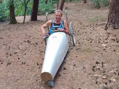 Dieter Cording nimmt am Seifenkistenrennen in D&ouml;tlingen teil. Sein Teamkollege sieht in ihm den &bdquo;Geheimfavoriten&ldquo;.