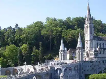 Unter anderem ein Ziel der Reise: Die Basilika Pius x. in Lourdes.