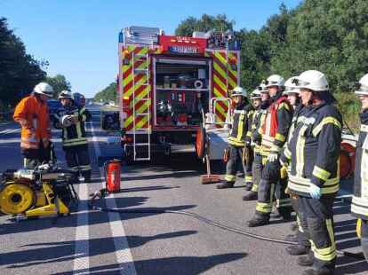 Unfall auf der B 210: Eine 63-J&auml;hrige ist aufgrund eines medizinischen Notfalls mit ihrem Auto von der Fahrbahn abgekommen.