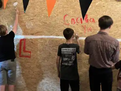 Malen, basteln, miteinander etwas erleben: Die Ganderkeseer Jugendh&auml;user sind wieder ge&ouml;ffnet (Symbolbild). Doch in der Zeit der Lockdowns haben zahlreiche Kinder Depressionen und Angstzust&auml;nde entwickelt.