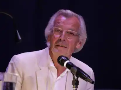 Schriftsteller Bernd Eilert bei der Lesung in Oldenburg.