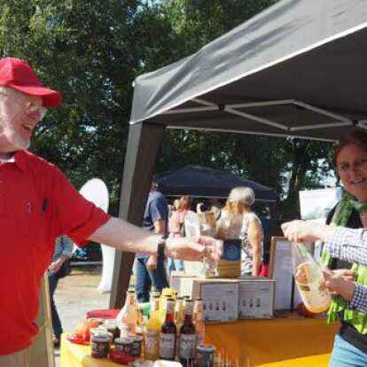 Nachschlag bitte: Auch zu essen und zu trinken konnte w&auml;hrend der Klimamesse probiert werden.