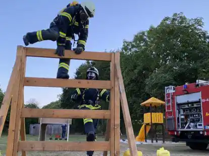Dingstedes Feuerwehrleute bei der letzten Trainingseinheit f&uuml;r den Landeswettbewerb