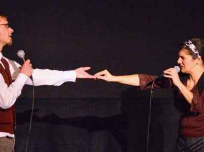 Alles ist m&ouml;glich, nichts ist geplant: Ein Teil des Improtheaters Bremen spielt eine Show im Lili-Servicekino.