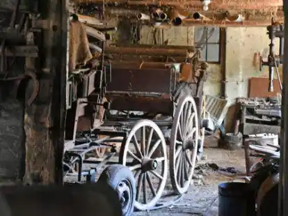 So sieht es zurzeit noch in der alten Poppe-Schmiede aus. Manfred Schwarz will daraus ein Museum machen.