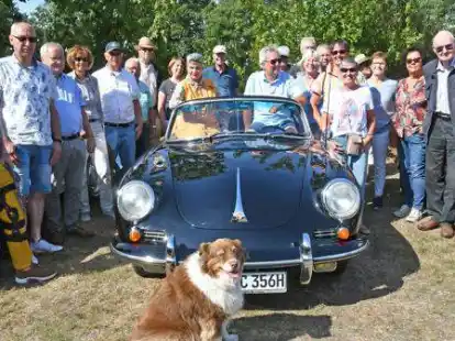 Traf sich in D&ouml;tlingen: der Oldtimer-Club 1. Deutsche Fehnroute.