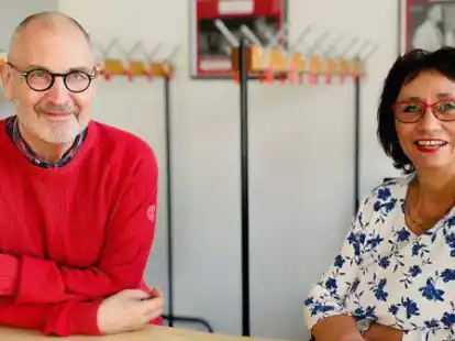 Sind bald zu Gast auf der Freilichtb&uuml;hne der &bdquo;Rosenstraat 13&ldquo;:  Arnold Preu&szlig; und Elke M&uuml;nch.