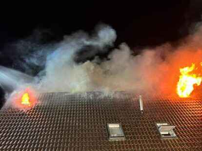 Ein Dachstuhl hat an der Stra&szlig;e Am Wall in Zetel gebrannt.