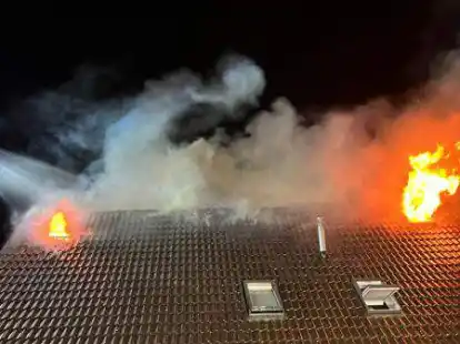 Ein Dachstuhl hat an der Stra&szlig;e Am Wall in Zetel gebrannt.