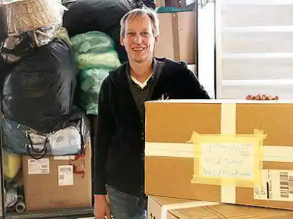 Schuhh&auml;ndler Wilm Denker sammelt Sachspenden f&uuml;r die Rum&auml;nienhilfe.