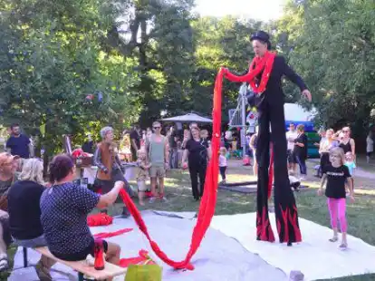 Musik, Tanz, Zirkus und noch viel mehr: Das erste Familien-Kultur-Festival auf dem Gel&auml;nde der Begu Lemwerder war ein voller Erfolg.