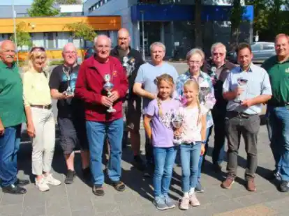 165 Teilnehmerinnen und Teilnehmer z&auml;hlte der Wanderclub Edelwei&szlig; aus Ganderkesee am  56. Internationalen Volkswandertag. F&uuml;r einige von ihnen gab es Pokale.