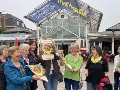 Die Landfrauen bereiten aktuell das Auricher Erntefest vor. Im Hintergrund ist die Markthalle zu sehen, die bei der Direktvermarktung landwirtschaftlicher Produkte noch eine Chance haben k&ouml;nnte.
