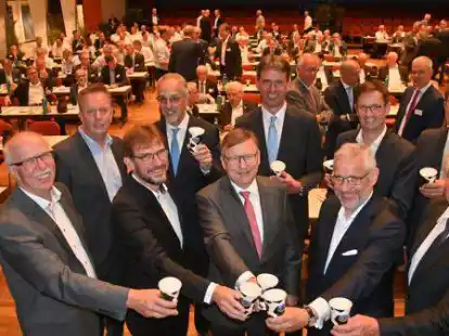 Verbandstag Genossenschaftsverband Weser-Ems 2022 September 2022 Oldenburg, Hinten von links: Klaus K&ouml;mer, Axel Schwengels, Johannes Freundlieb, J&uuml;rgen Fuhler, Heiko Plump, vordere Reihe: Gerhard Schwetje, Johann Kramer, Andreas Martin, Ralph Zollenkopf Franz Meyer