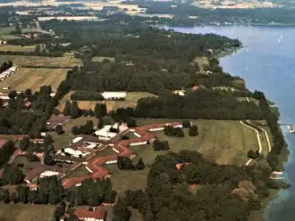 So sah das Bundeswehrkrankenhaus Rostrup Anfang der 1970er Jahre aus: Dort befand sich w&auml;hrend der NS-Zeit der Flugplatz &bdquo;Adlerhorst&ldquo;. Nun sollen auf dem Gel&auml;nde viele Wohnh&auml;user, Ferienwohnungen und ein Hotel entstehen.