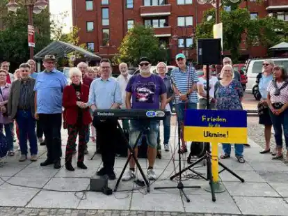 Die Teilnehmer der Mahnwache forderten ein Ende der Gewalt in der Ukraine.