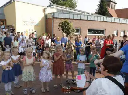 Die Vorschulkinder f&uuml;hrten bei der Jubil&auml;umsfeier der Kita Markhausen einige T&auml;nze vor.