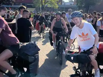 Raus aus der Komfortzone: Neuntkl&auml;ssler starten mit dem Fahrrad in das erste Herausforderungsprojekt an der Kooperativen Gesamtschule Rastede.