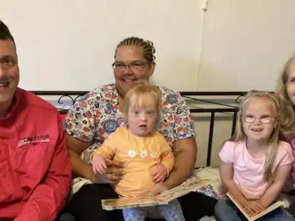 Andr&eacute;, Katrin Quade und ihre Tochter Tilda (drei Jahre) mit Marion Strangmann und Tochter Maja (sieben Jahre).