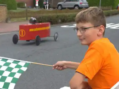 Tamino Peters hatte als Streckenposten alles im Blick. &bdquo;Du darfst mich jetzt nicht st&ouml;ren&ldquo;, sagte er zum Fotografen.