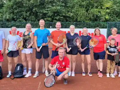 Die Teilnehmer des Doppel-Sommer-Abschluss-Turniers des TV Saterland.