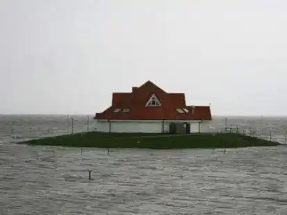 Komplett unter Wasser: So sieht der Burhaver Campingplatz im Winter nicht selten aus.