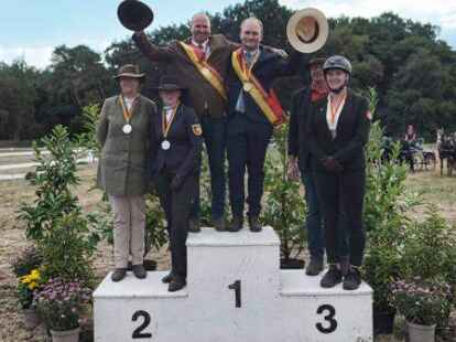 Die Bestplatzierten der Weser-Ems-Meisterschaft (v.l.): Anke Peters, Marie Steenken, Adolf Fischer, Carl Holzum, Matthias Br&uuml;mmer und Alina Mohser.