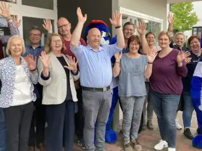 Freuen sich auf den Weltkindertag: Die Mitglieder des Gemeindejugendrings (von oben links): Jens, Schledorn, Michael Drieling, Michael Weidh&uuml;ner, Novvi, Andre Sabzog, Alice D&uuml;wel, Swenja Joseph, Kerstin Pollmann, (unten links) Margit Weydemann, Christel Stam, Wolfgang Lehners, Edith Will, Andrea Lehnens, Nobbi.