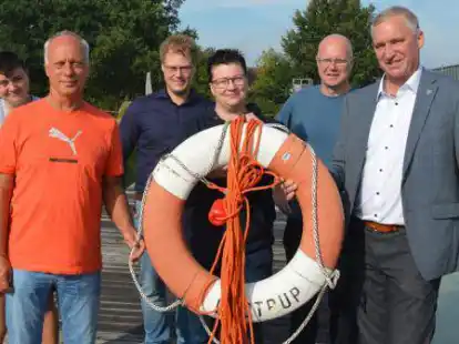 Wollen sichere Schwimmer in Lastrup (v.l.): Franca Fischer, Daniel Pohl, Thomas Lampe, Nicole Oltmanns, Wolfgang Lampe und Michael Kramer
