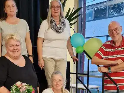 Der neue Vorstand des F&ouml;rdervereins der Oberschule Rodenkirchen: (von links) die neue Vorsitzende Nicole Gawronski, Elvi Tahden, Anja Bode, Traute Renken und J&uuml;rgen Janssen