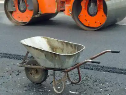 Die B&uuml;rgerfraktion und die Gr&uuml;nen im Rat der Gemeinde Bar&szlig;el wollen die Stra&szlig;enausbaubeitragssatzung abschaffen. Damit sind sie aber gescheitert.