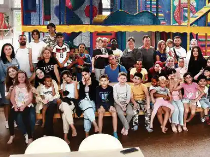 Gl&uuml;ckliche Gesichter gab es beim Besuch von Friedolins Spieleparadies: Eingeladen waren Fl&uuml;chtlinge aus der Gemeinde Edewecht.