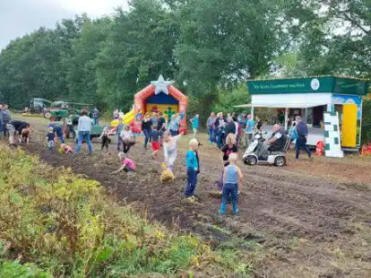 Gut besucht: Die Veranstalter waren mit der Resonanz auf dem ersten Kartoffelfest in Ocholt zufrieden.