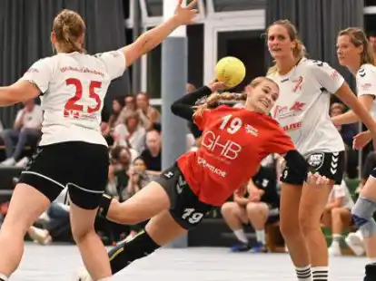 Gewann mit der SG auch in Neerstedt: Milena Die&szlig;el (am Ball).
