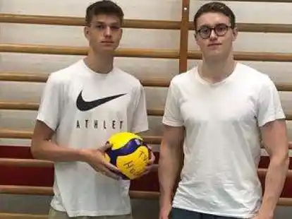 Sportlich unterwegs (von links): Fabian Budde und Kjarik Marx haben zu September beim TV Hude ihren Freiwilligendienst begonnen.