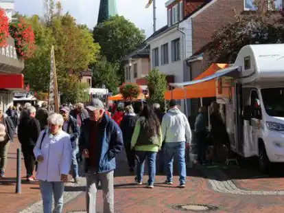 Am Sonntag lie&szlig; der Sonnenschein einen Besucherstrom auf der Rathausstra&szlig;e entstehen &ndash; am Samstag hatte das zeitweilig anders ausgesehen.