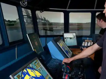 Mit dem Elsflether Schiffssimualtor lassen sich Ozeanriesen virtuell steuern.