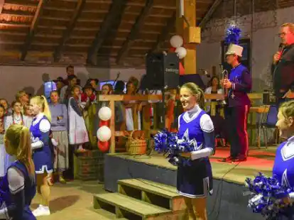 Sein erster &ouml;ffentlicher Auftritt als neuer B&uuml;rgermeister von Zetel: Olaf Oetken spricht zu den G&auml;sten beim deutsch-polnischen Kulturfest.