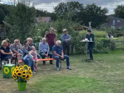 Fritjof Ohms  (rechts) erkl&auml;rte den Antrag zur Fahrradstra&szlig;e f&uuml;r die Wilhelmstra&szlig;e in Huntlosen.