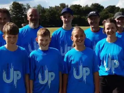 Ein starkes Team: der Mentzhauser TV mit (vorne, von links). Finn Borchers, Jann Borchers, Nolan Helmerichs, Antje Wulff, (hiniten, von links) Detlef M&uuml;ller, Frank Helmerichs, Devin Hillmer, Alfred Wulff, Heinz M&uuml;ller