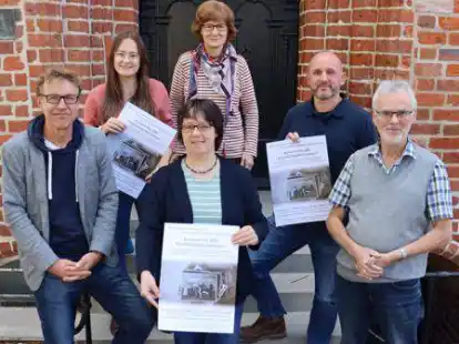 Organisieren die Genealogieb&ouml;rse in Wildeshausen (von links): Bernd Oeljeschl&auml;ger (Vorsitzender B&uuml;rger- und Geschichtsverein Wildeshausen), Katharina Kramer, Eva-Maria Ameskamp, Cornelia Harms (alle BGV) sowie Timo Kracke und Wolfgang Martens von der Oldenburgischen Gesellschaft f&uuml;r Familienkunde.