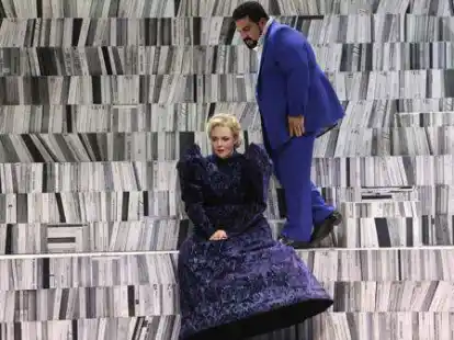 Sarah-Jane Brandon und Olivares Sandoval als Elisabetta und Don Carlo