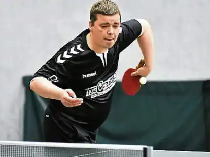 Wehrte beim wichtigen Sieg gegen Jevers Patrick       Kohlrautz zwei Matchb&auml;lle ab: Daniel Bock